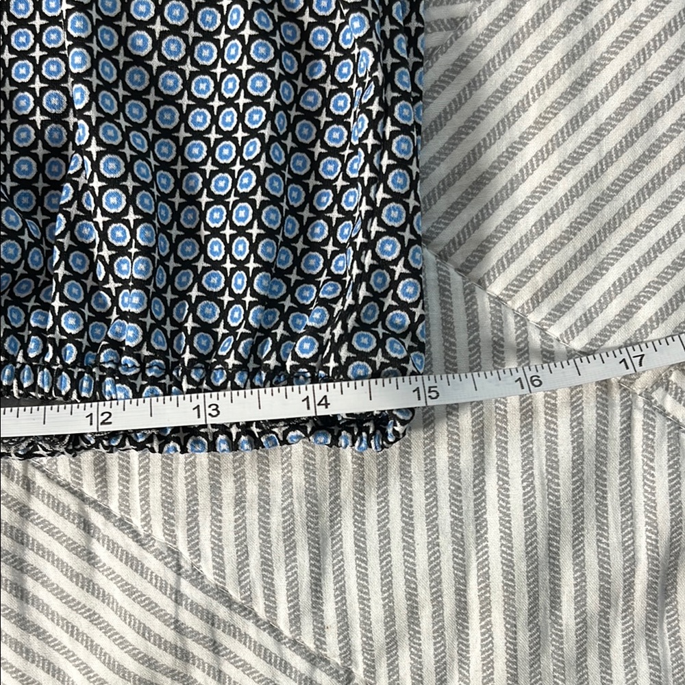 Max Studio Elegant Black and Blue Sleeveless Top - Picture 8 of 10